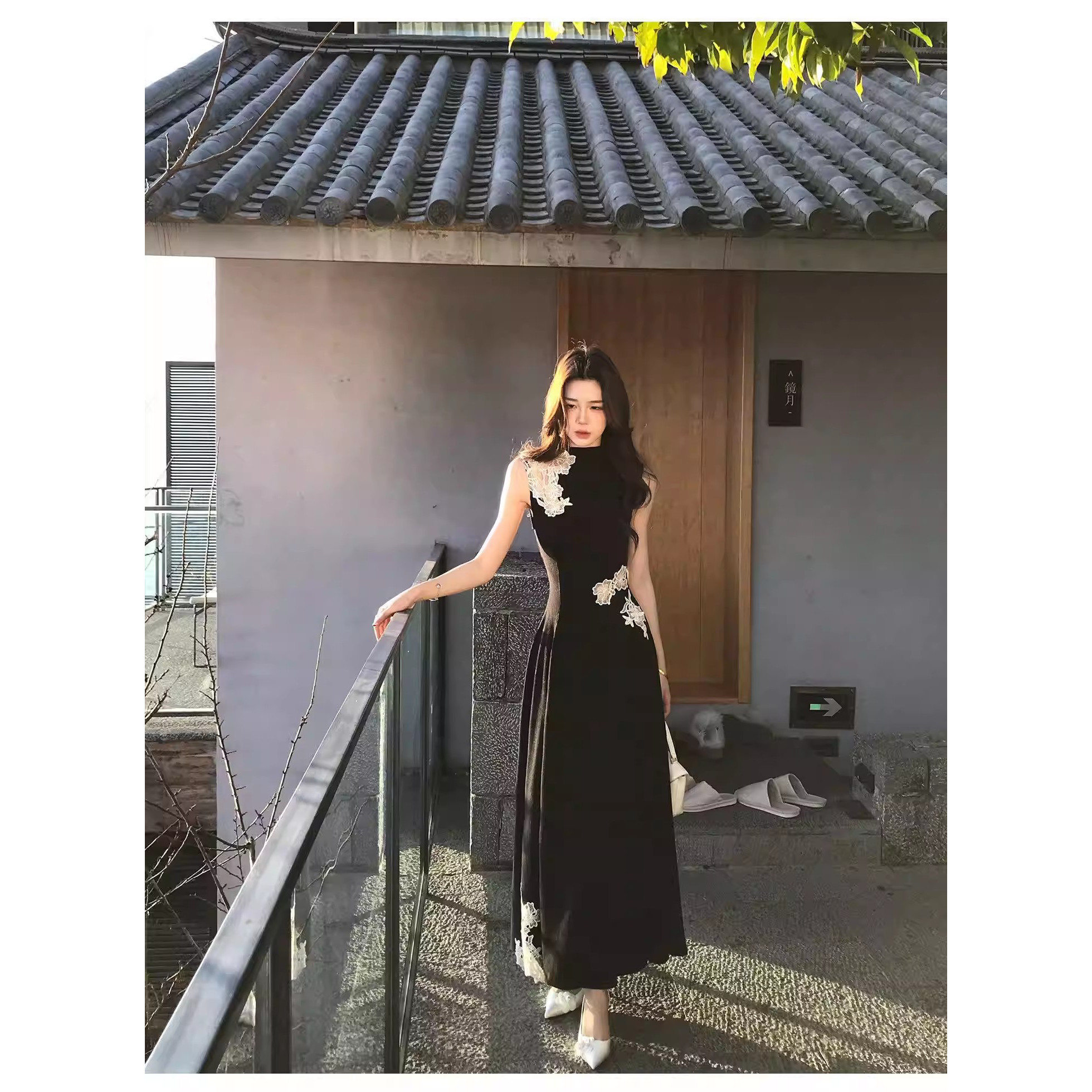 新中式立领无袖蕾丝刺绣连衣裙女2026夏季新款黑色高级感A字长裙