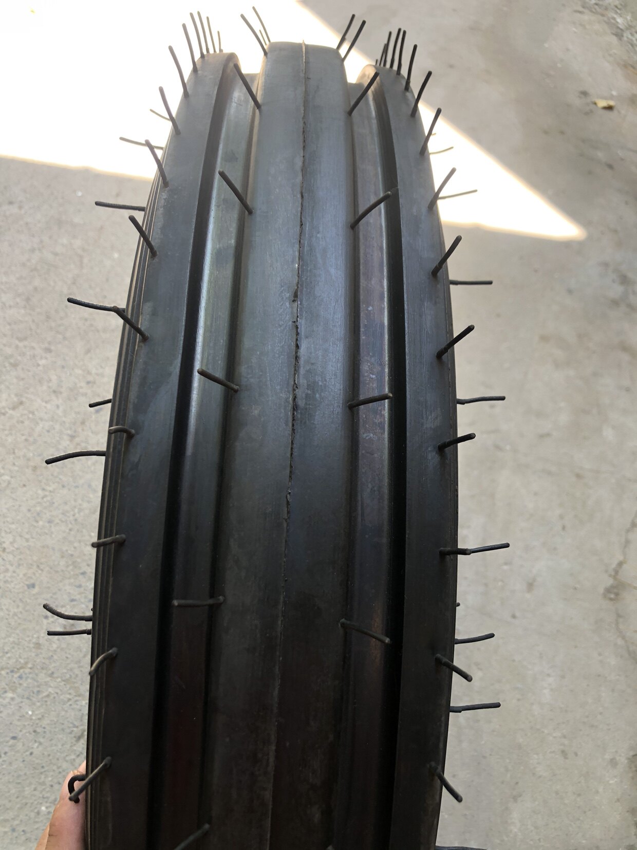 600-16条型花纹环燕轮胎拖农业胎