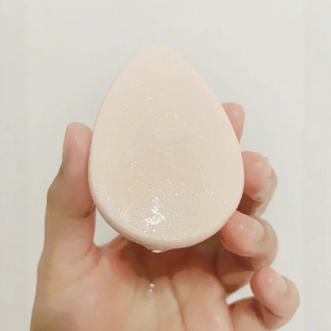 日本COVERMARK傲丽水滴型海绵粉扑中草粉底霜专用粉扑