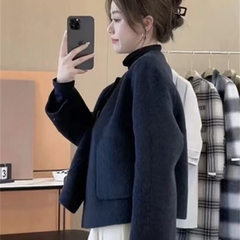 2025新款法式小个子女短款高级感圆领小香风韩版简约风毛呢外套女