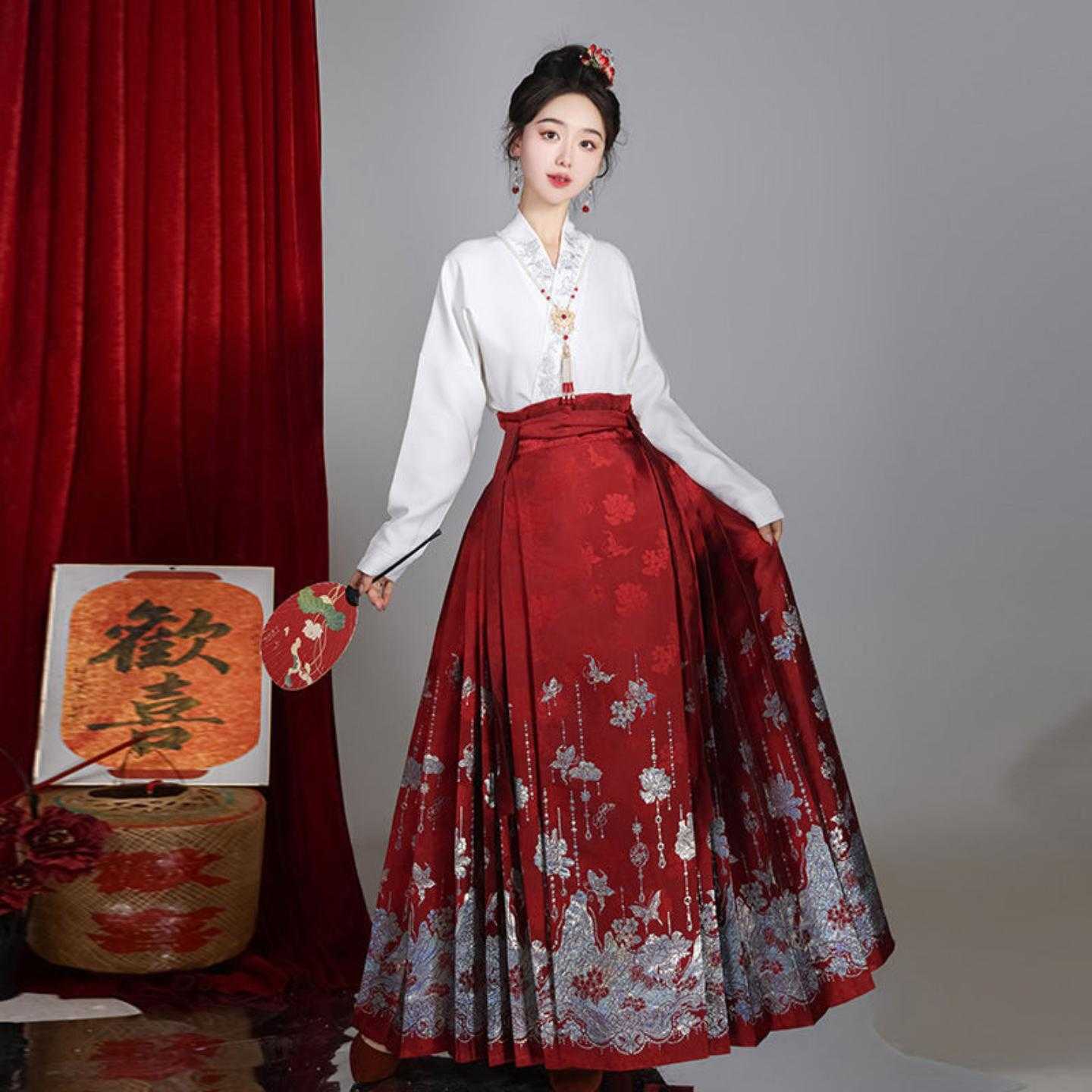 步步升花织银螺钿马面裙套装汉服