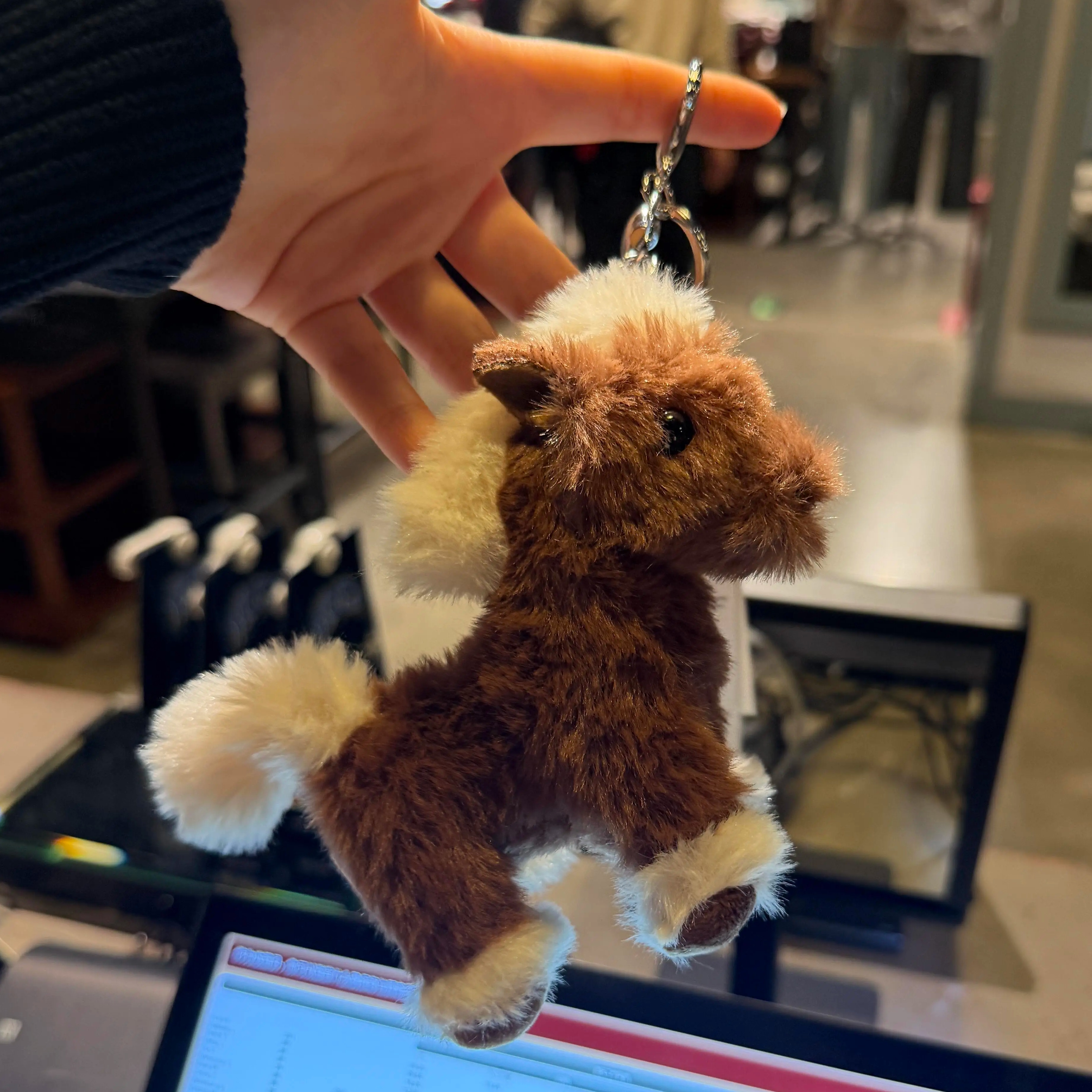 2026马上有钱毛绒小马挂机钥匙扣