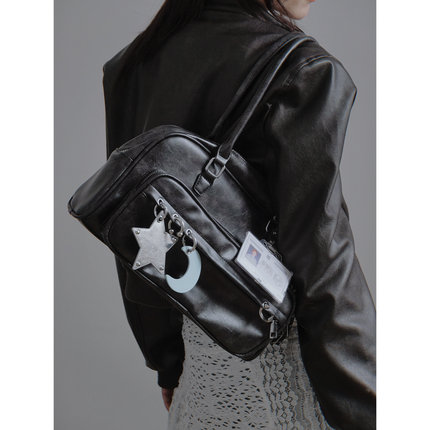 uustudio小众原创设计2024秋冬复古暗黑辣妹百搭穿刺铆钉星月包潮