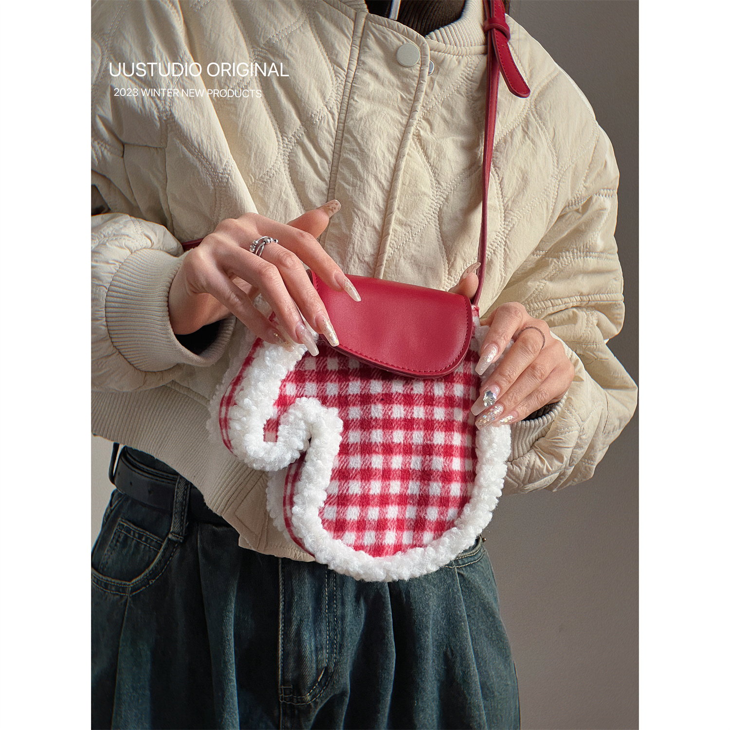 原创设计复古格纹毛绒手套斜挎包