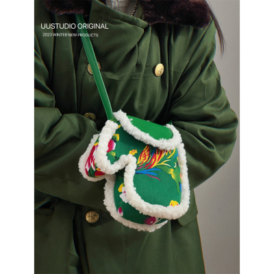 毛绒东北大花迷你手套手机包