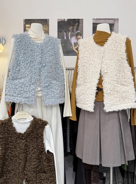 慵懒韩系软糯保暖减龄羊卷毛皮毛一体马甲女秋冬新款牛角扣背心