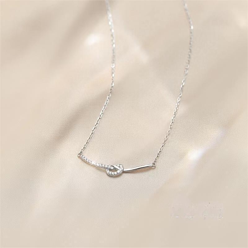 新款S999纯银打结爱心锁骨链小众轻奢女友项链绳结设计感吊坠颈链