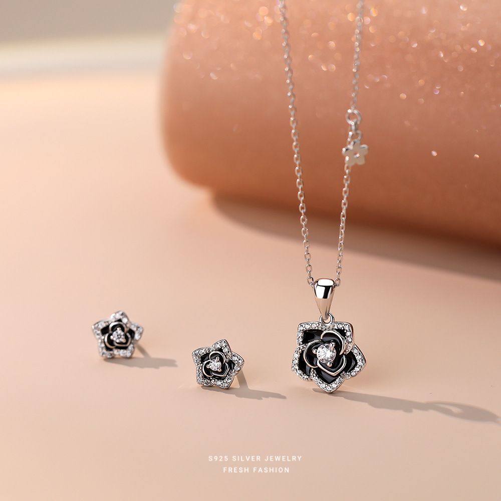 s925纯银山茶花镶锆项链女小众气质轻奢微镶小众设计锁骨链项