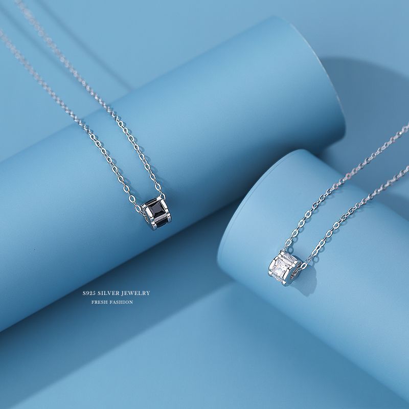 小蛮腰项链女纯银镶钻小众设计轻奢感锁骨链简约黑白锆石吊坠