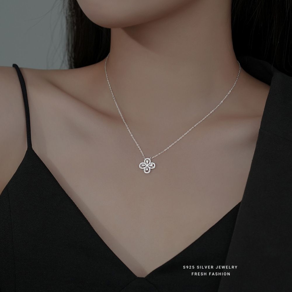 s925纯银四叶草镶钻女项链轻奢气质网红同款超仙吊坠锁骨链可代发