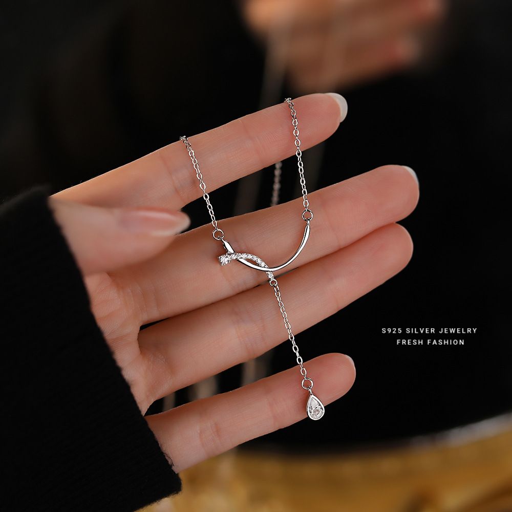s925纯银微笑流苏水滴项链女轻奢高级感小众设计感几何锁骨链