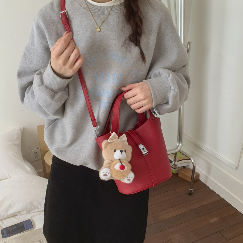 小众韩系简约时尚荔枝纹单肩斜挎包女2026新款通勤红色手提水桶包,箱包皮具/热销女包/男包,通用款女包,淘宝优惠券,粉丝福利购,淘宝优惠卷