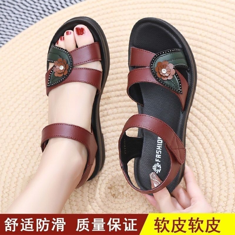 品牌断码中老年妈妈外穿凉鞋女夏季新款软底软皮时尚女士凉拖鞋