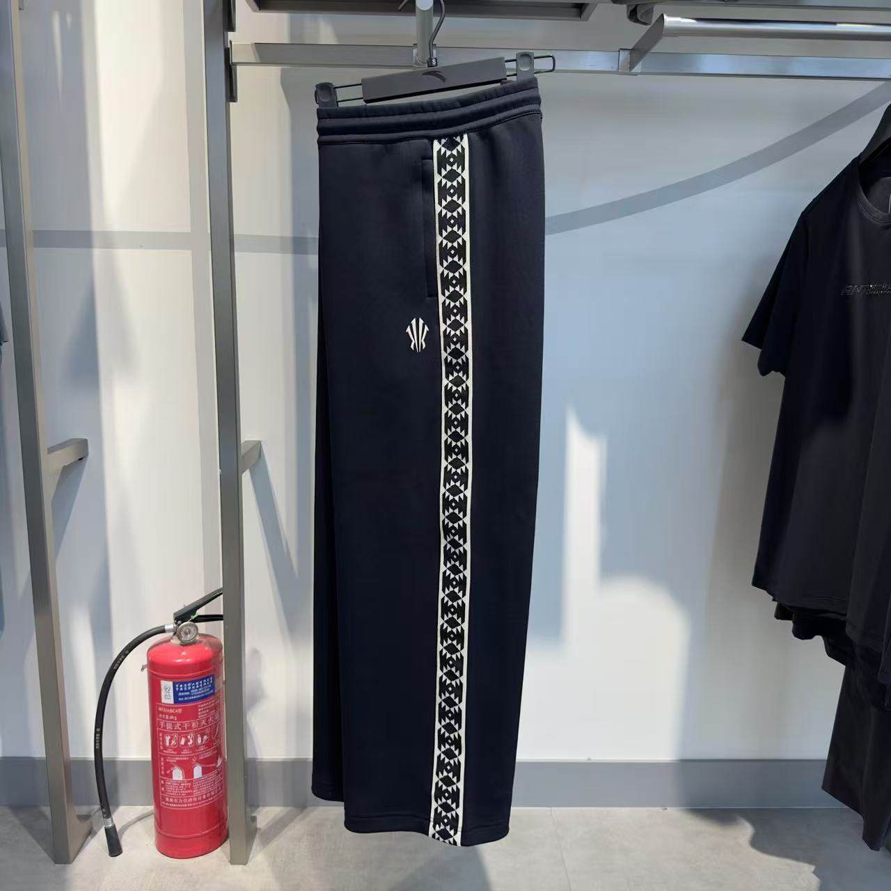 安踏2025冬季凯里·欧文系列丨针织运动长裤休闲阔腿裤172541305,运动服/休闲服装,运动长裤,淘宝优惠券,粉丝福利购,淘宝优惠卷