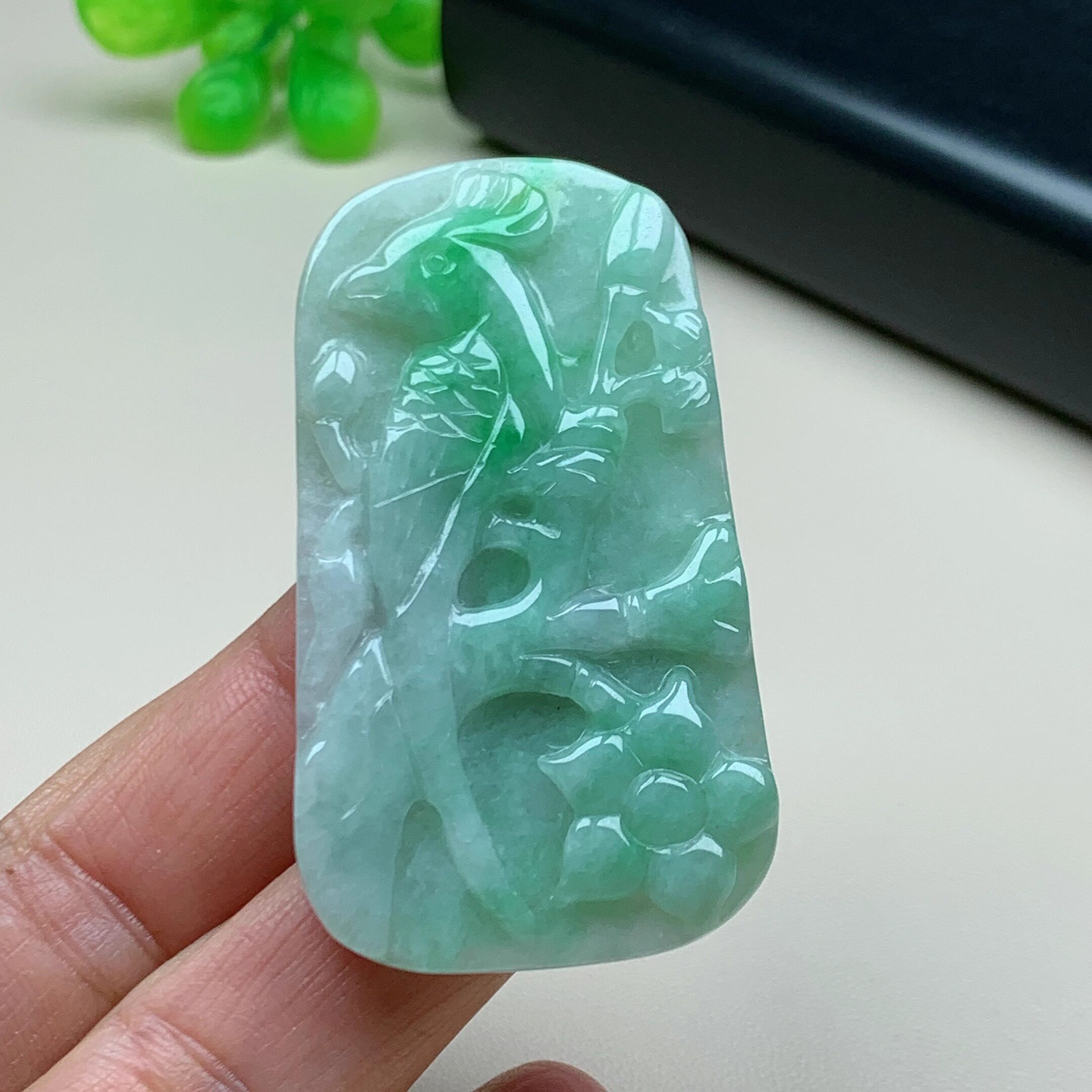 缅甸天然A货翡翠玉挂件满绿