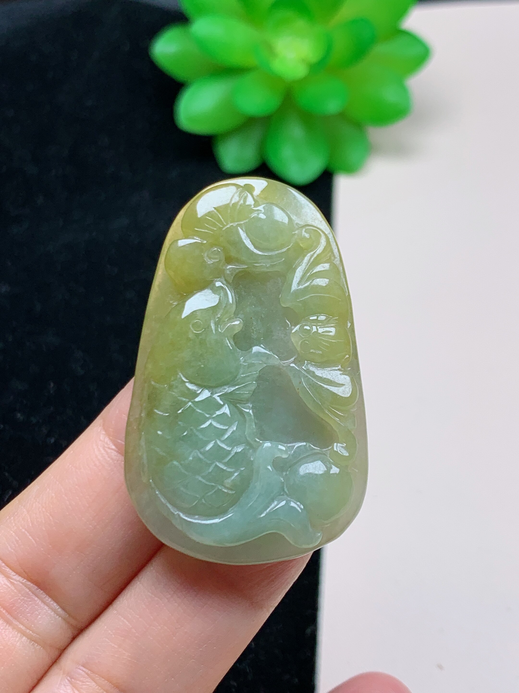 缅甸玉天然a货翡翠玉连年有余玉佩吊坠 黄翡年年有余挂件玉佩带证