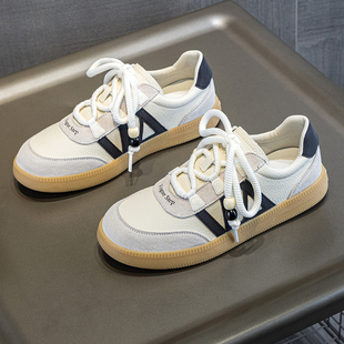 真皮大码女鞋41-43脚宽肥秋季平底休闲德训鞋百搭学生运动ins板鞋