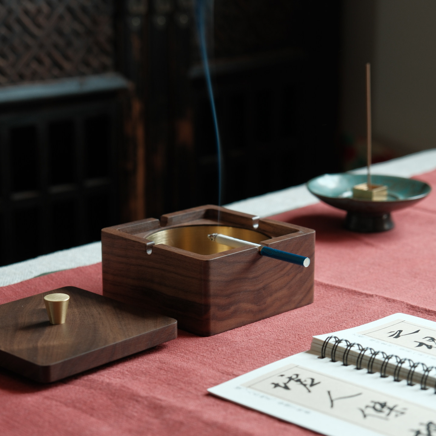 北美黑胡桃木防飞灰烟灰缸