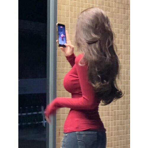 酒红色U领长袖T恤女修身