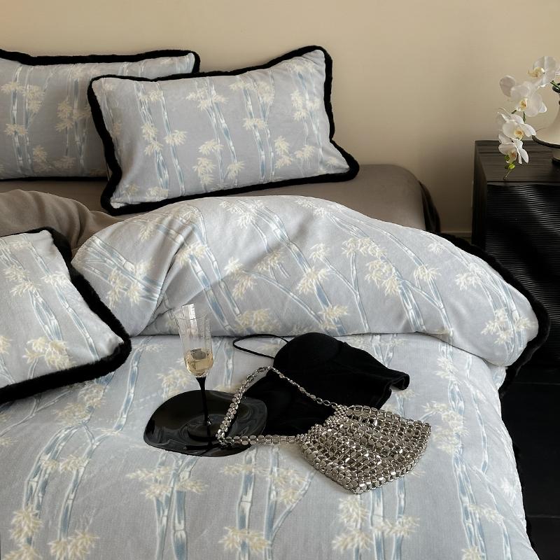 轻奢兔兔花边雕花牛奶绒四件套