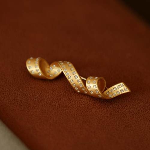 高端螺旋设计 55颗方钻原创极简高级感气质秋冬大衣胸针配饰胸花