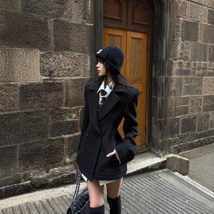 韩好甜WARDEN EDGE 黑色仿羊毛西装女小个子修身双排扣加厚毛呢外
