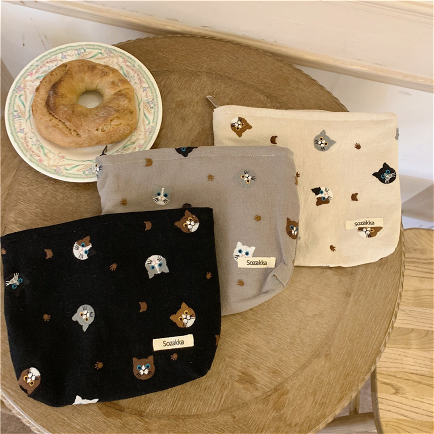 可爱刺绣猫咪棉麻手拿化妆包收纳