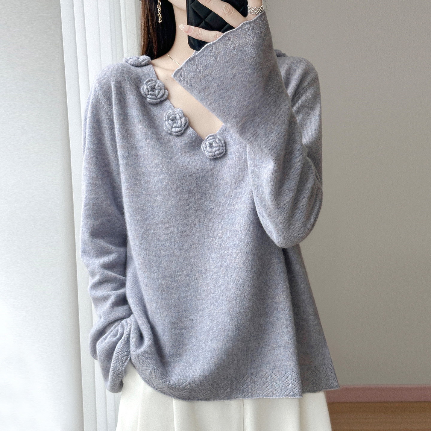 25秋冬新款100%纯羊毛衫V领套头毛衣女喇叭袖针织衫绣花百搭上衣