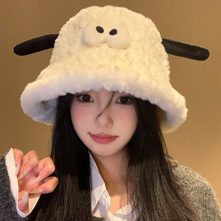 可爱小羊白色毛绒渔夫帽女秋冬季保暖加厚盆帽显脸小帽子2025新款