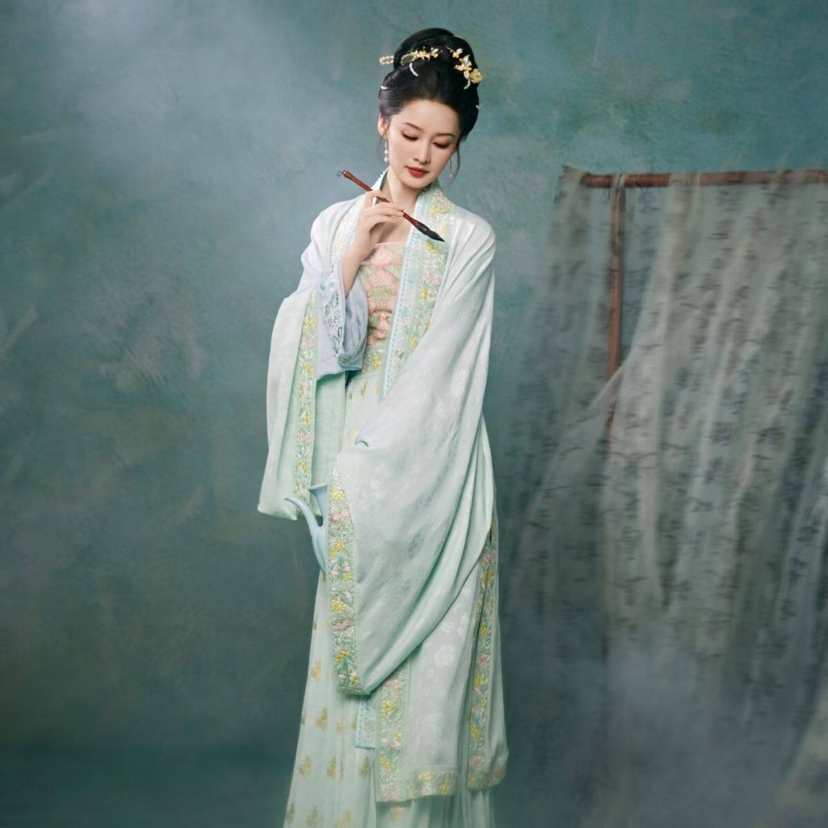 宋制汉服贺花神(李清照)对襟长衫吊带褶裙披帛墨雨云间同款珍珠妆