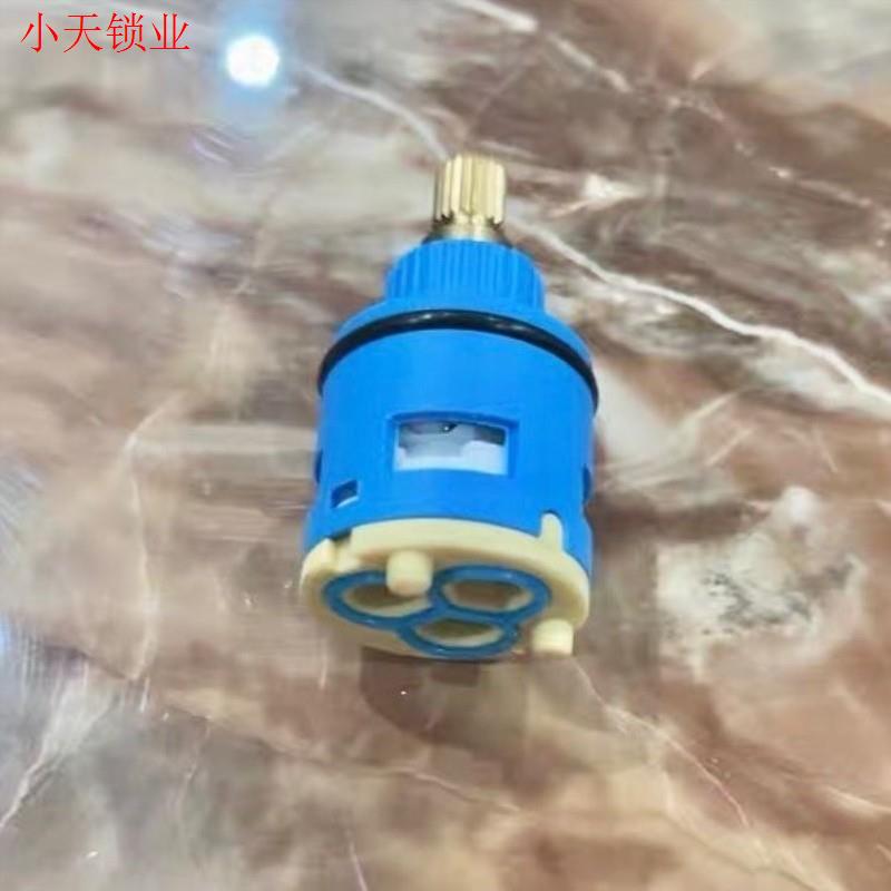 花洒冷热水分水器陶瓷阀芯把手面盆淋浴35开关调节阀门维修配件.