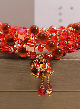 红色糖心玛瑙多层手链女轻奢精致木马吊坠手串本命年招财转运手饰