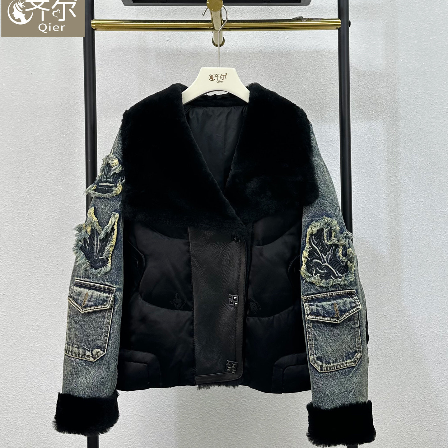 重工刺绣牛仔皮毛一体皮草鹅绒服