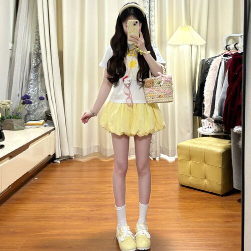 黄色花苞短裤女外穿夏季薄款2025新款小个子休闲灯笼蓬蓬半身裙裤