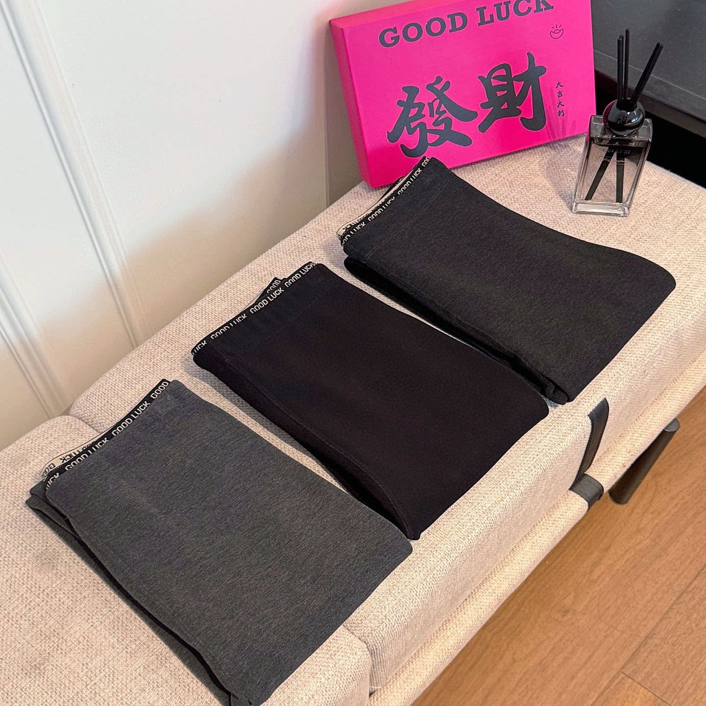 正版发财云朵裤秋冬保暖打底裤女高腰无缝加绒外穿修身九分小黑裤