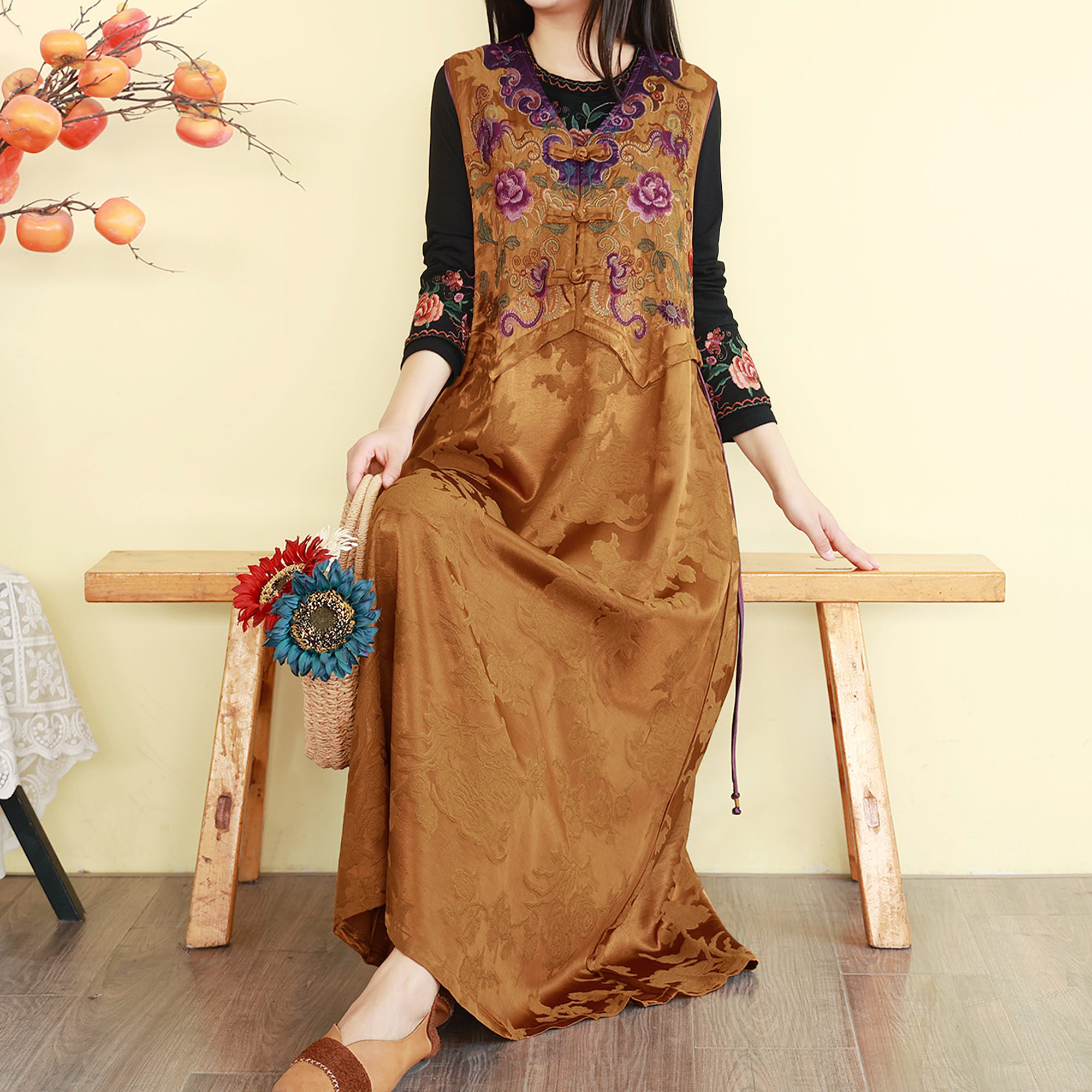 新中式民族风重工刺绣背心连衣裙女春季显瘦缎面马甲长款裙子盘扣