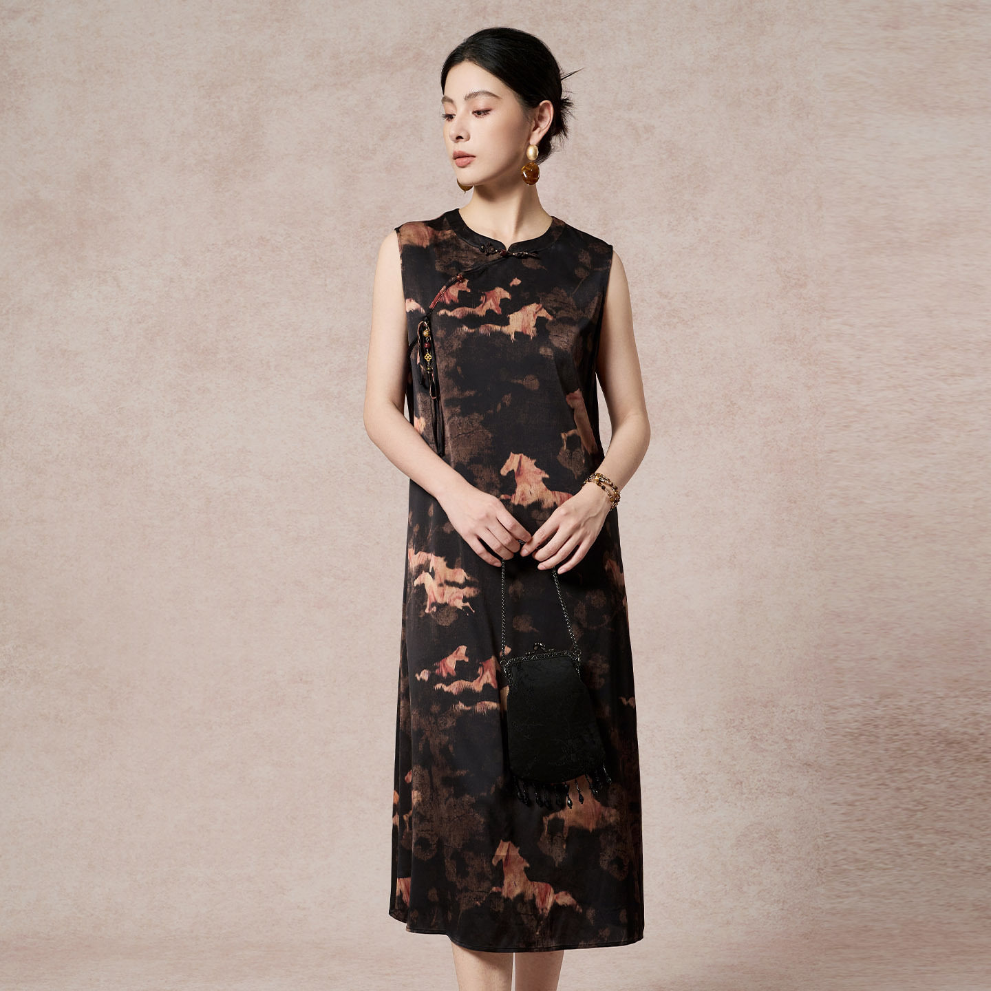 复古旗袍香云纱真丝连衣裙女2026夏季新款精美刺绣国风桑蚕丝裙子