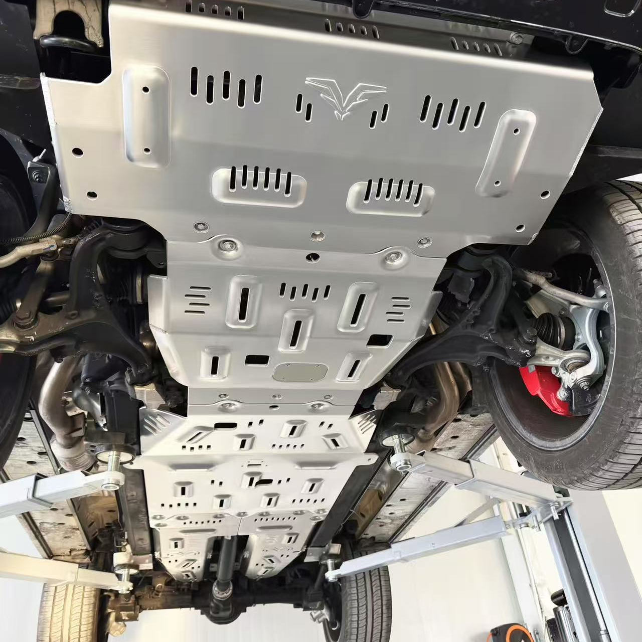 适用于奔驰G级W646底盘护板G350 G500 G63改装油箱发动机护板