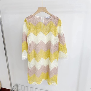 M221 拼色蕾丝圆领休闲连衣裙