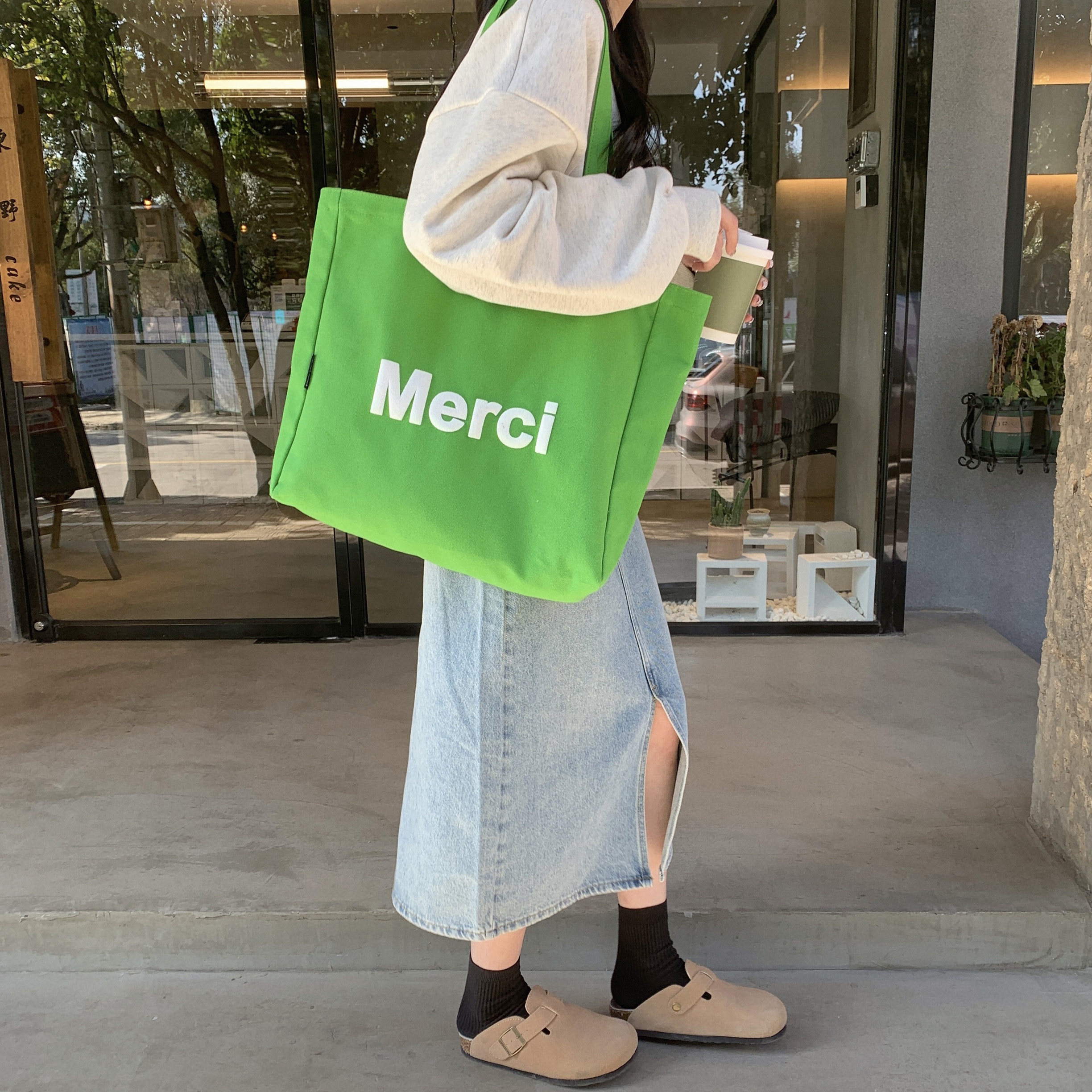 韩国绿色帆布包简约字母托特包博主推荐款2023大容量慵懒风帆布袋