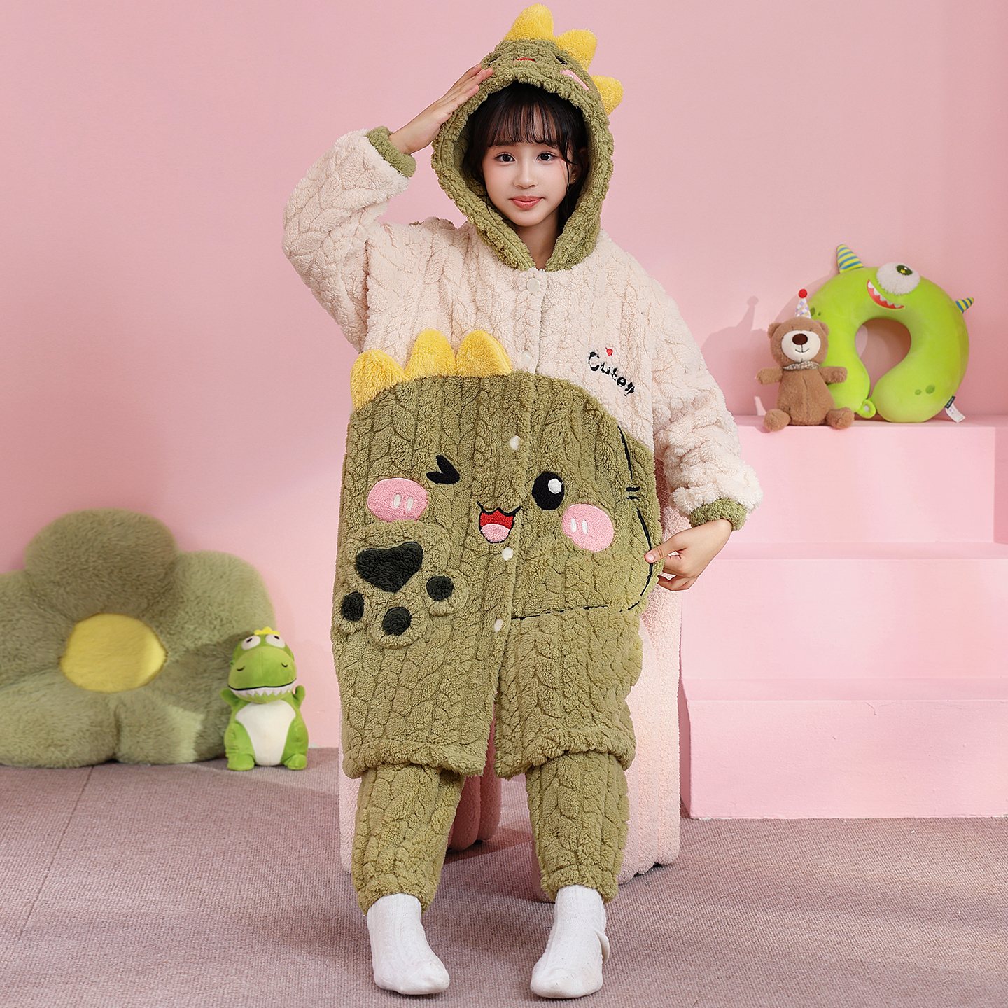 儿童法兰绒睡衣女童秋冬季2025新款加厚保暖中大童女孩珊瑚绒睡袍