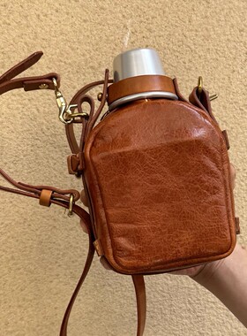 纯手工缝制牛皮阿美咔叽瑞士中复古山系胡椒盐水壶包铝水杯壶饭盒