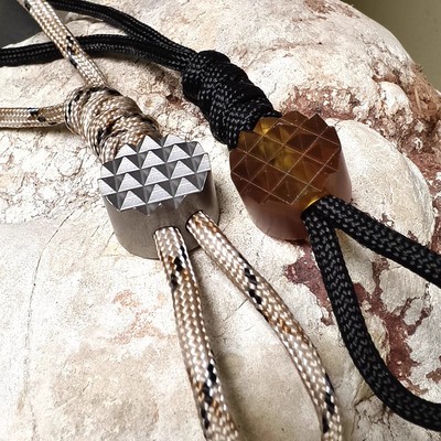 金字塔 PEI刀坠钛合金挂绳珠子双面创意小众设计师进口ULTEM树脂