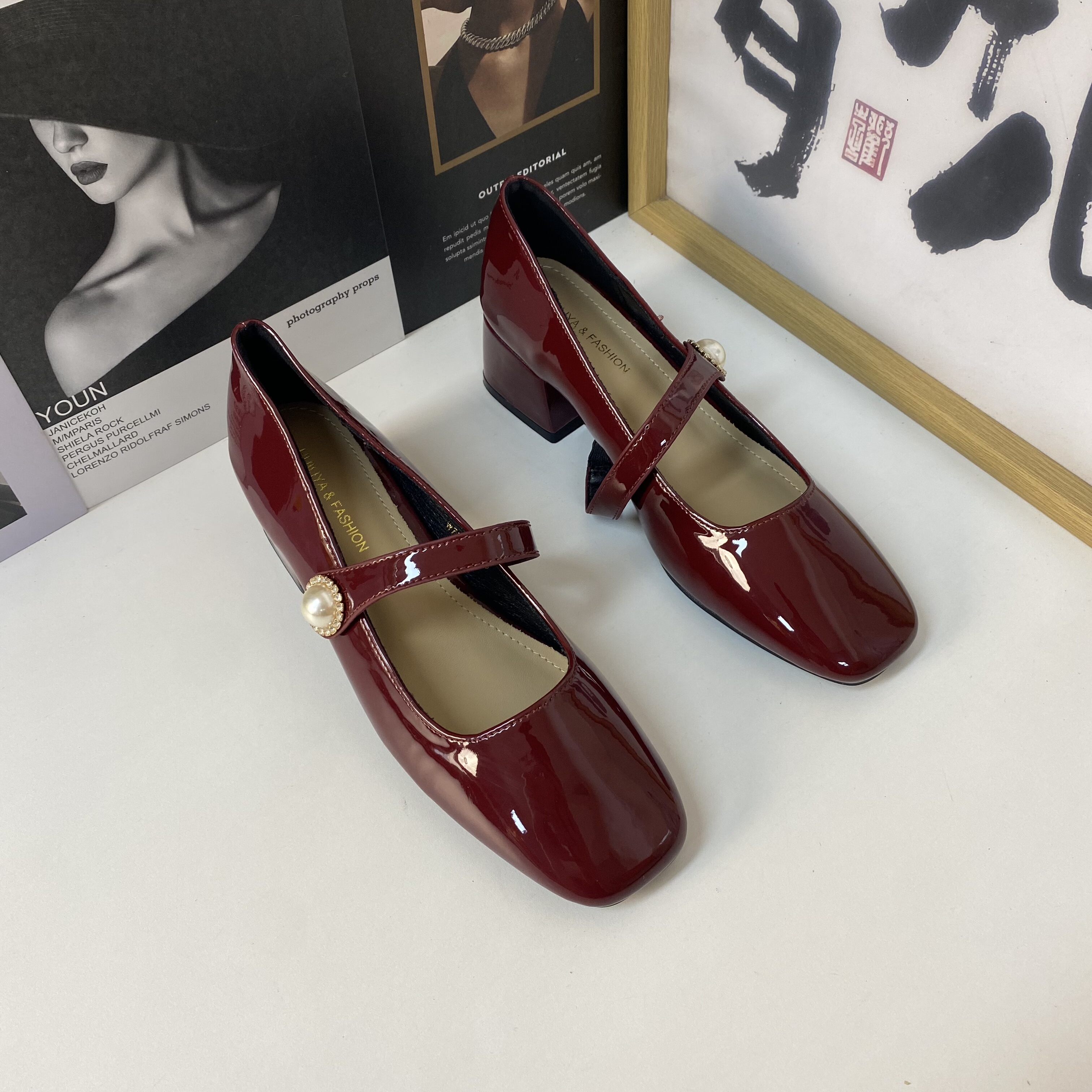 玛丽珍女鞋新款法式复古中跟方头粗跟时尚休闲百搭单鞋百搭一字扣