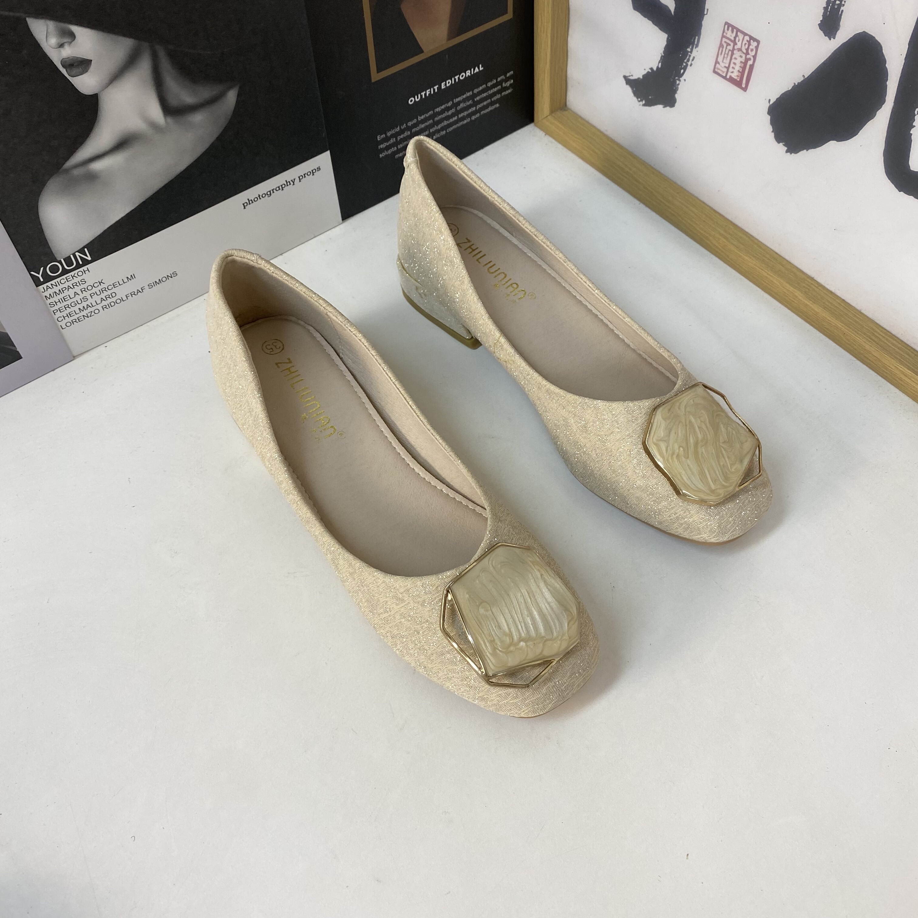 法式复古方头浅口时尚舒适单鞋女2025新款秋季低跟小香风鞋女鞋