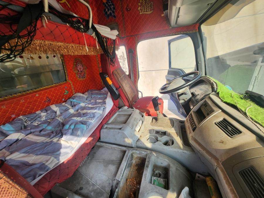 1月12日临沂鲁Q126FG欧曼牌重型仓栅式货车网络拍卖公告