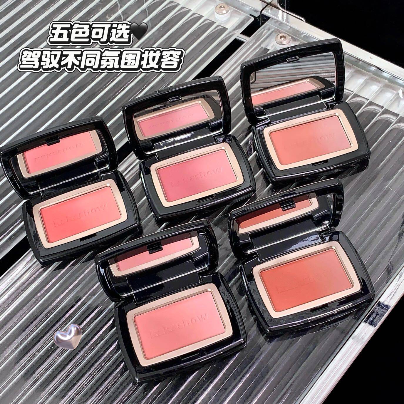 低饱和粉白膨胀腮红高光