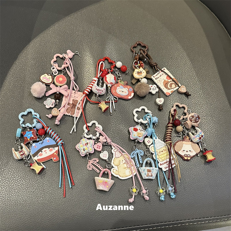 秋冬可爱小狗狗适用于挂链包包车钥匙挂在airpods耳机壳挂饰