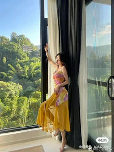 仙子狗尾巴花2021复古姜黄色扎染显白吊带中荡领连衣裙长款仙女裙