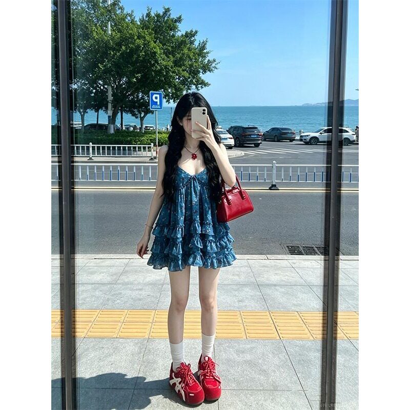 海边度假风蓝色碎花吊带背心女设计感纯欲小个子宽松多巴胺上衣潮